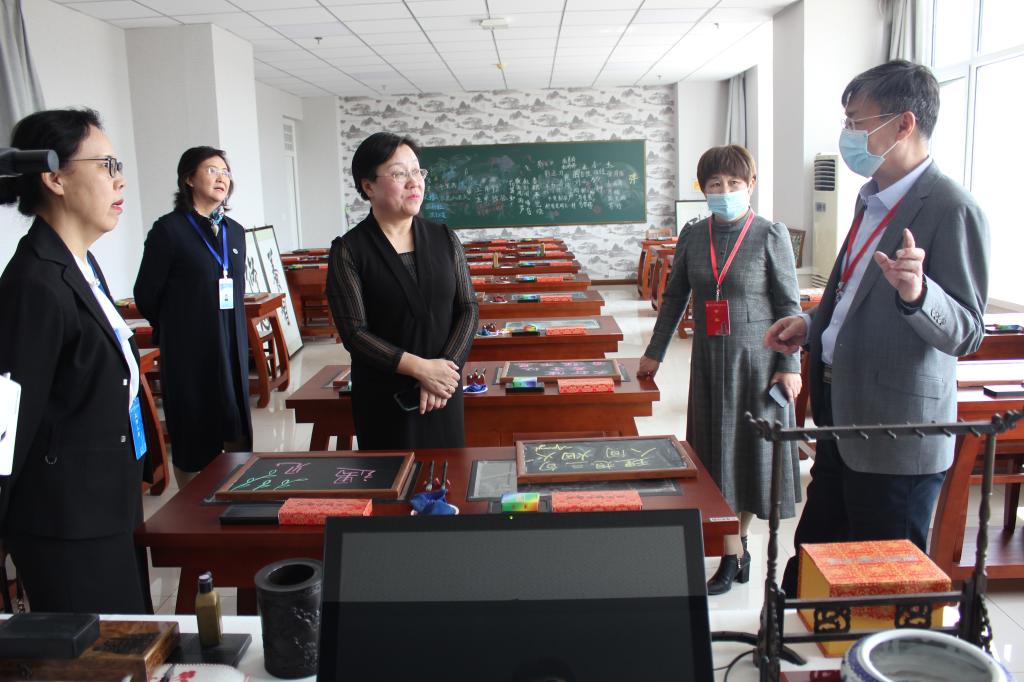 参观公司三笔字实训室