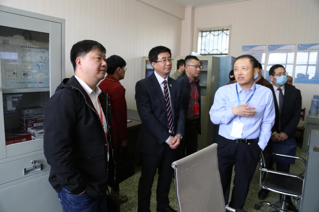 参观公司微格教学实训室