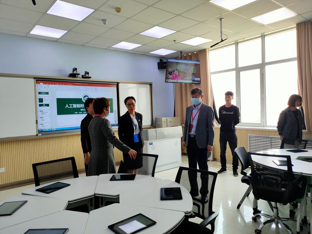 参观公司智慧教室